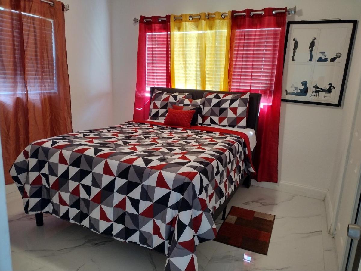 Cheerful 3-Bedroom Home /Ac+ Free Parking นอร์ทไมอามีบีช ภายนอก รูปภาพ