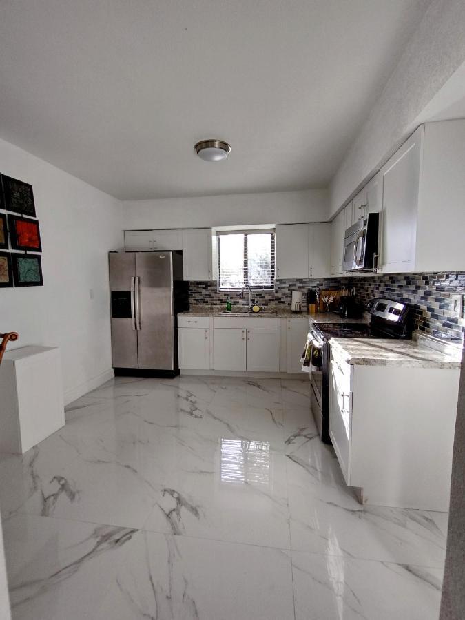 Cheerful 3-Bedroom Home /Ac+ Free Parking นอร์ทไมอามีบีช ภายนอก รูปภาพ